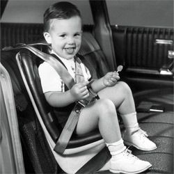  i find a pic about100 years ago people use car seats for their kiddos